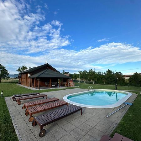 V'S Place - Wooden House With Heated Pool And Outdoor Sauna Otočac Eksteriør bilde
