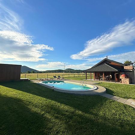 V'S Place - Wooden House With Heated Pool And Outdoor Sauna Otočac Eksteriør bilde
